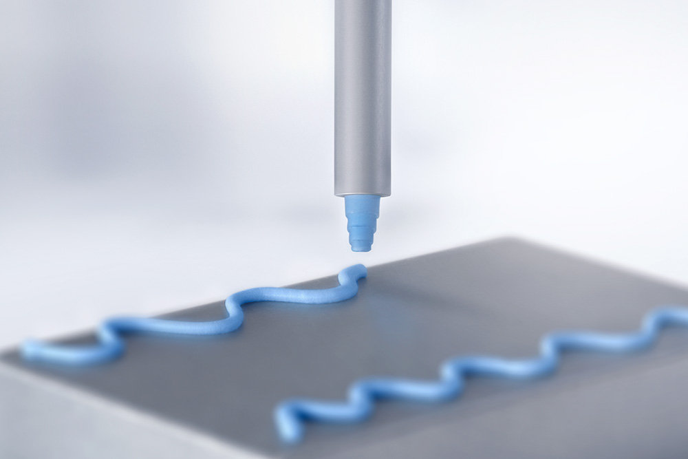 Application of a Wevo silicone adhesive to a metal plate.